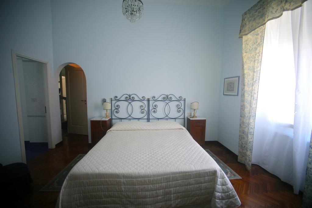 Villa L'Aurora เปสการา ภายนอก รูปภาพ