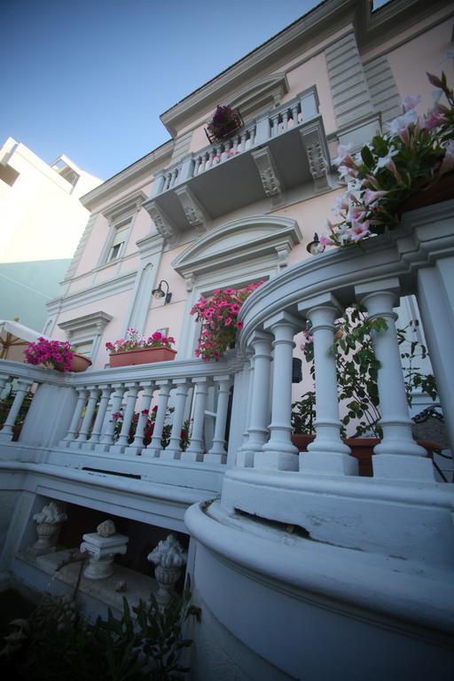Villa L'Aurora เปสการา ภายนอก รูปภาพ