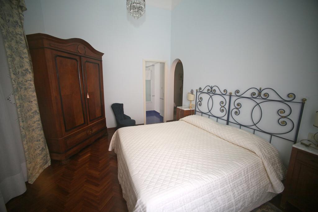 Villa L'Aurora เปสการา ภายนอก รูปภาพ