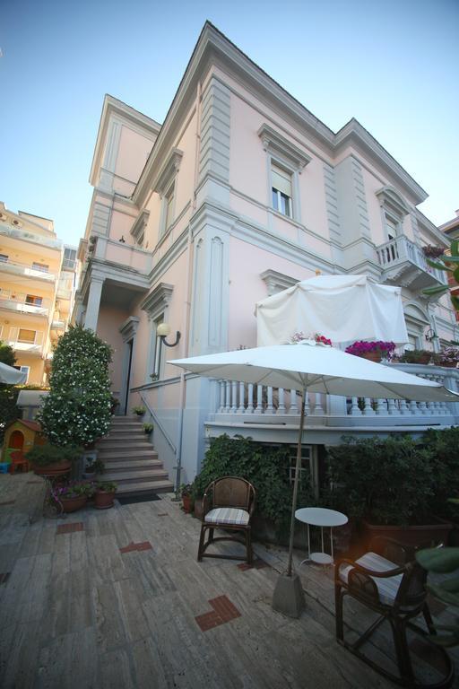 Villa L'Aurora เปสการา ภายนอก รูปภาพ