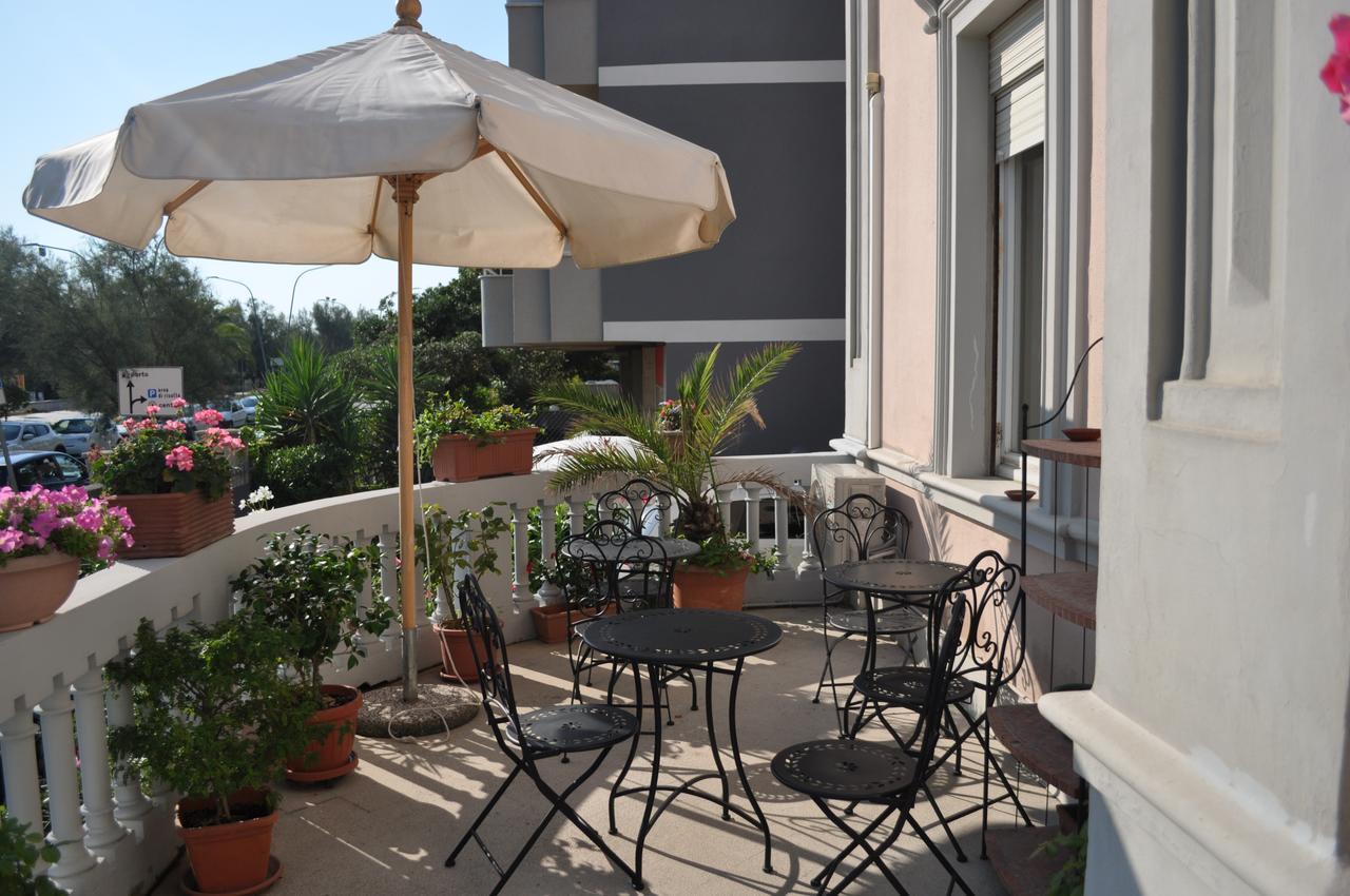 Villa L'Aurora เปสการา ภายนอก รูปภาพ